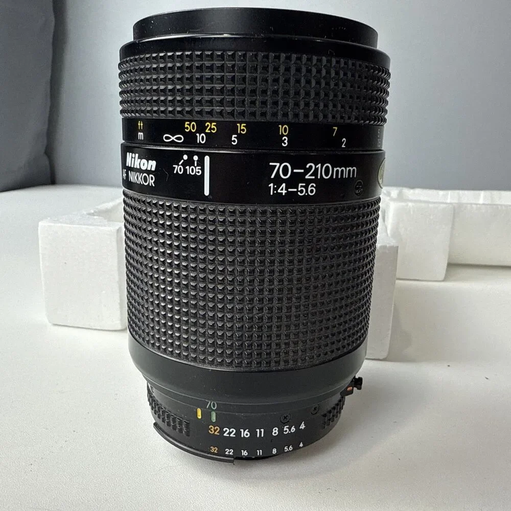 Nikon Zoom AF Nikkor 70-210mm f/4 – f/5.6 Macro Zoom W/box And Papers